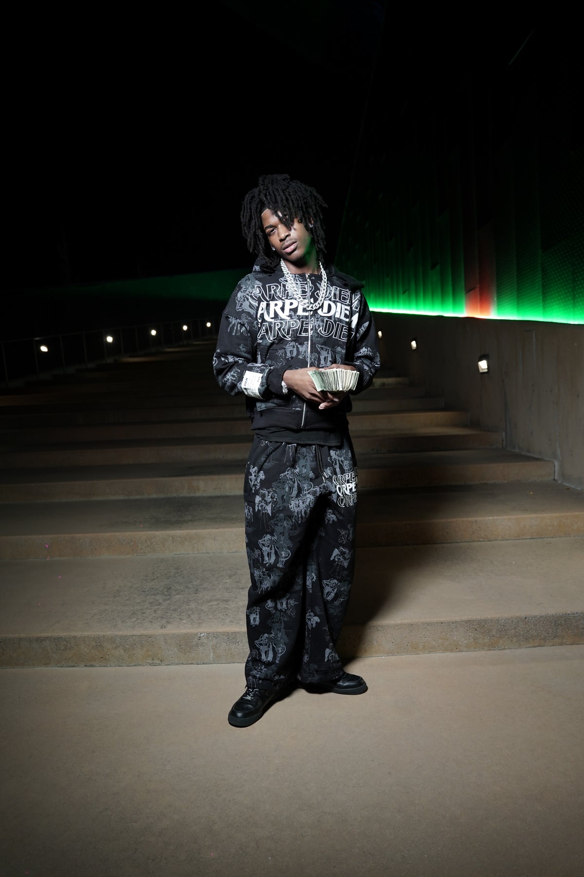 BLACK “CARPE DIEM” SWEATSUIT